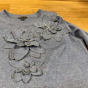 Carlisle Collection Sample Sale Pullover Floral Textured Top Size S Blue